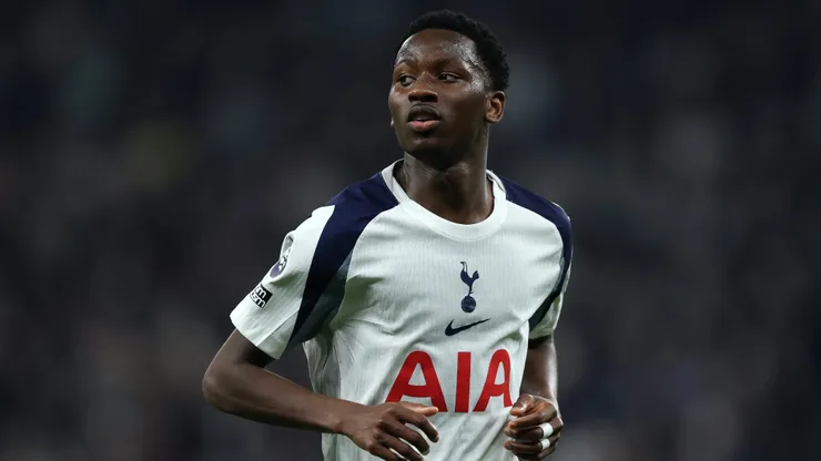 Pape Matar Sarr, do Tottenham Hotspur, durante a partida da Premier League entre Tottenham Hotspur e Crystal Palace. (Photo by Justin Setterfield/Getty Images)