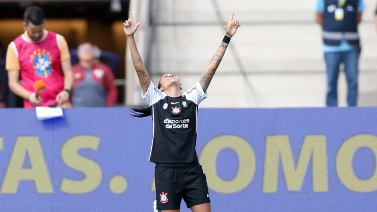 Jaqueline jogadora do Corinthians comemora seu gol durante a partida contra o São Paulo. Foto: Marlon Costa/AGIF