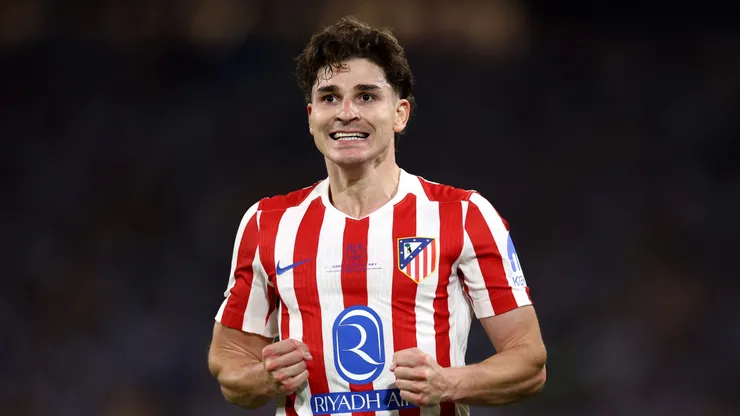 Julian Álvarez continuará no Atlético de Madrid.