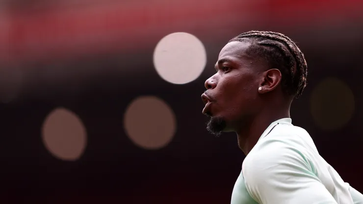 Paul Pogba, do AS Monaco, aquece durante o amistoso de pré-temporada entre Liverpool FC e AS Monaco em Anfield, em 9 de agosto de 2026, em Liverpool, Inglaterra. (Foto de Naomi Baker/Getty Images)