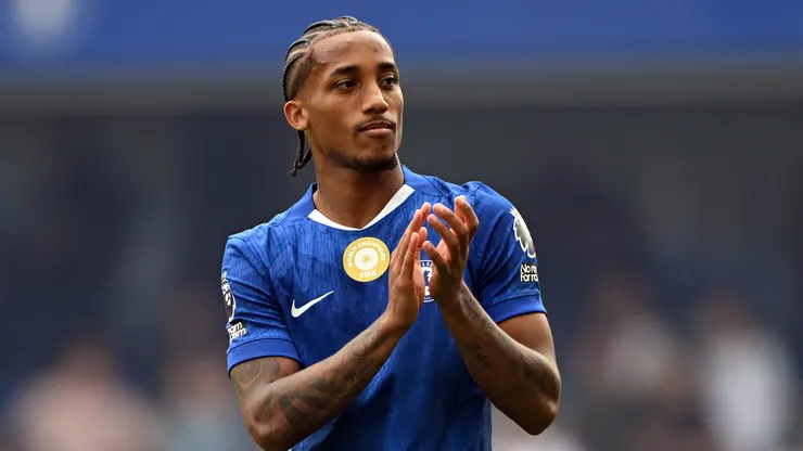 Joao Pedro of Chelsea applauds the fans following the Premier League match between Chelsea and Fulham at Stamford Bridge on August 30, 2025 in London, England.