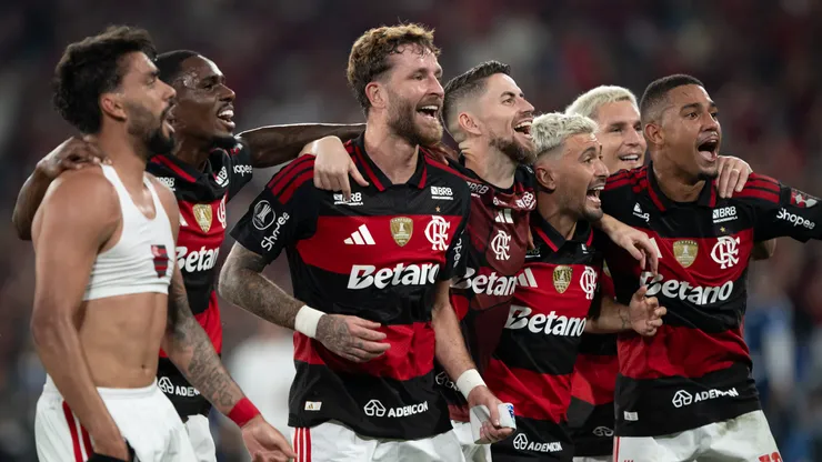Jogadores do Flamengo comemoram vitória contra o Cruzeiro pela Copa Libertadores. Foto: Jorge Rodrigues/AGIF