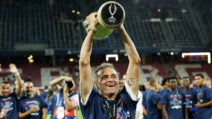Luis Enrique, técnico do PSG, comemorando o título da Supercopa da UEFA - (Alexander Hassenstein/Getty Images)