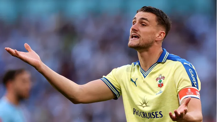 Taylor Harwood-Bellis, do Southampton, reage durante a partida da semifinal da Emirates FA Cup entre Manchester City e Southampton. (Photo by Julian Finney/Getty Images)