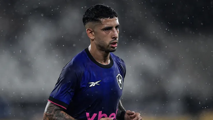 Santi Rodríguez jogador do Botafogo durante partida contra o Bangu no estádio Engenhão pelo campeonato Carioca 2026. Foto: Thiago Ribeiro/AGIF