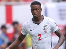 Arsenal oficializa contratação de Ezri Konsa