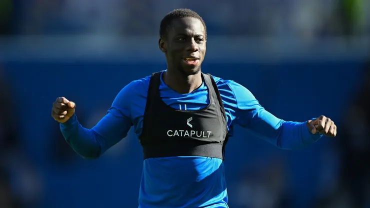Yankuba Minteh comemora ao final da partida da Premier League entre Brighton & Hove Albion e Liverpool no Amex Stadium. (Photo by Mike Hewitt/Getty Images)