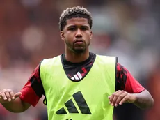 Estreia de Andrey Santos divide opiniões no Manchester United