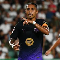 Raphinha começa temporada com gol pelo Barcelona