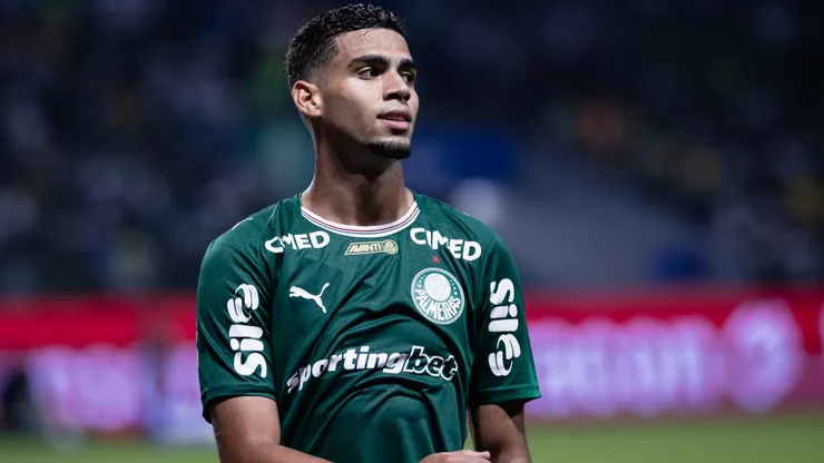 Arthur jogador do Palmeiras durante partida contra o Botafogo no estadio Arena Allianz Parque pelo campeonato Brasileiro A 2026.