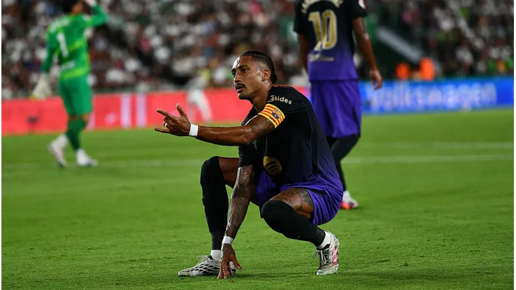 Raphinha marcou dois gols pelo Barcelona. Francisco Macia/Getty Images.