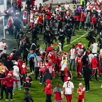 Violência interrompe clássico pela Copa da Alemanha