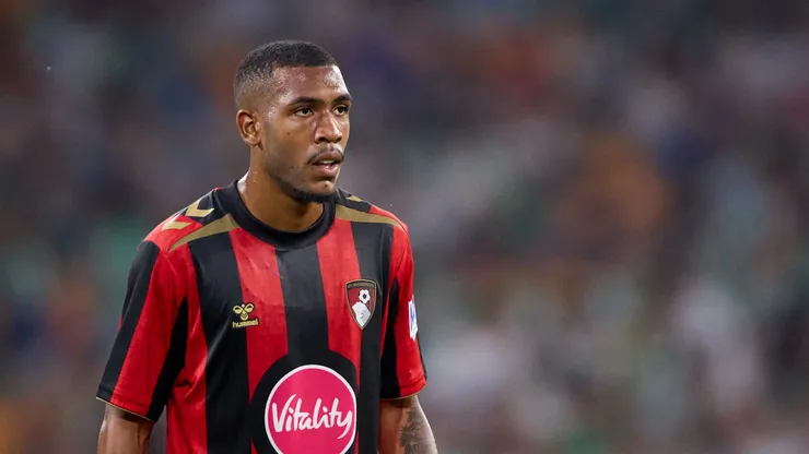 Rayan, do AFC Bournemouth, observa durante o amistoso de pré-temporada entre Real Betis Balompié e AFC Bournemouth no Estádio La Cartuja, em 8 de agosto de 2026, em Sevilha, Espanha. (Foto de Fran Santiago/Getty Images)