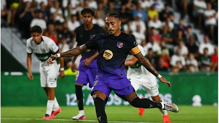 Raphinha foi destaque pelo Barcelona em LaLiga. Francisco Macia/Getty Images.