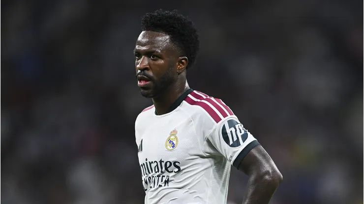 Vinicius Júnior foi defendido por Mourinho.