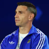 Chelsea abre conversas com Dibu Martínez, do Aston Villa