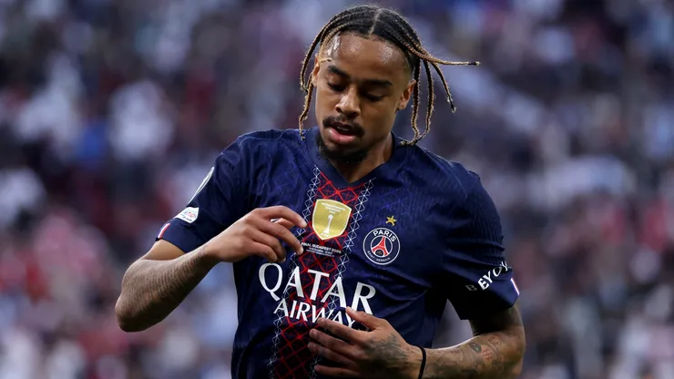 Bradley Barcola, do Paris Saint-Germain, demonstra desânimo durante a final da Liga dos Campeões da UEFA de 2026 entre Paris Saint-Germain e Arsenal FC, na Puskás Arena, em 30 de maio de 2026, em Budapeste, Hungria. (Foto de Lars Baron/Getty Images)