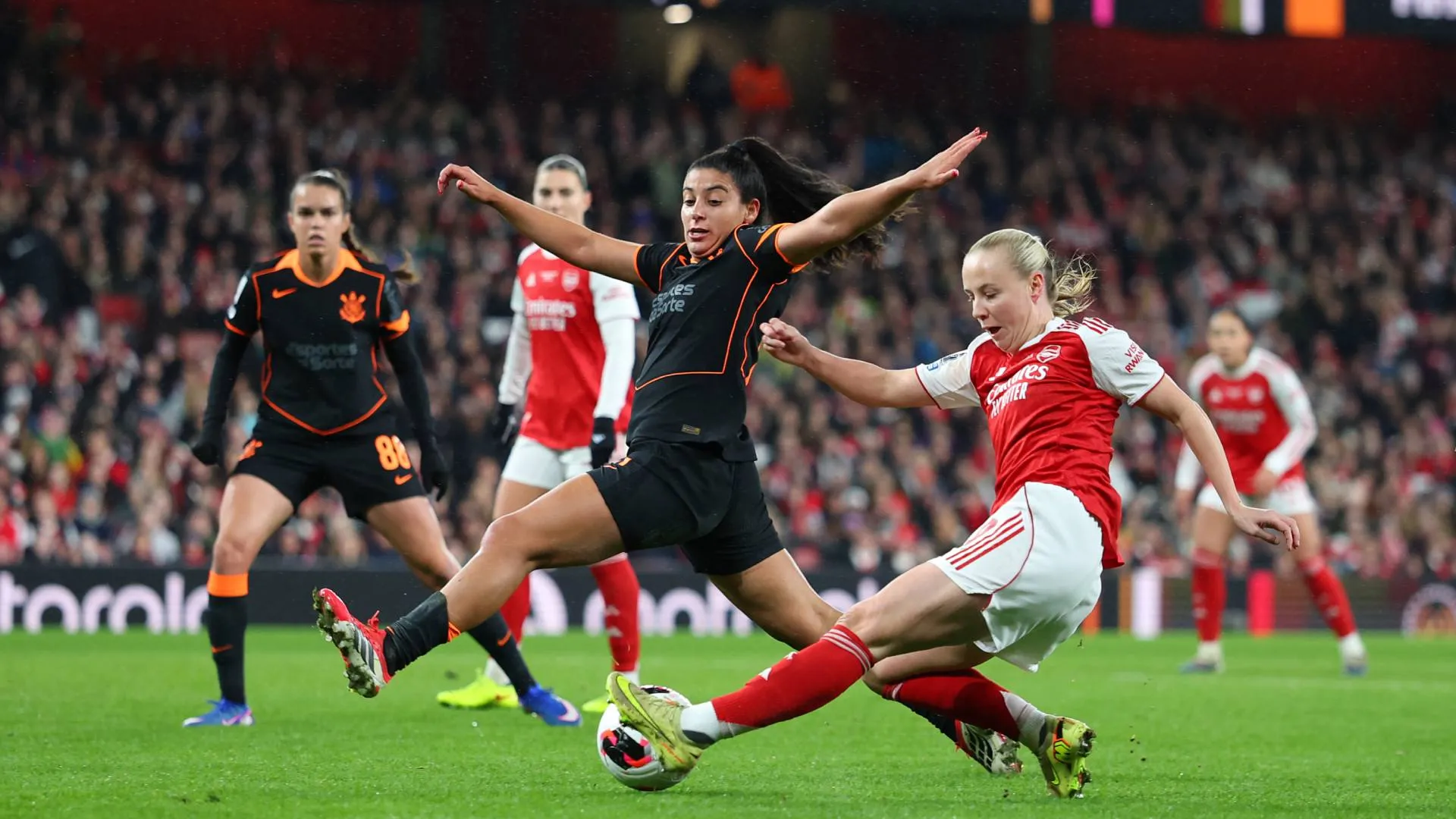 Beth Mead no duelo entre Arsenal e Corinthians pela final do Mundial de Clubes 2026
