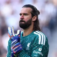Liverpool empata com o Forest e Alisson comete pênalti