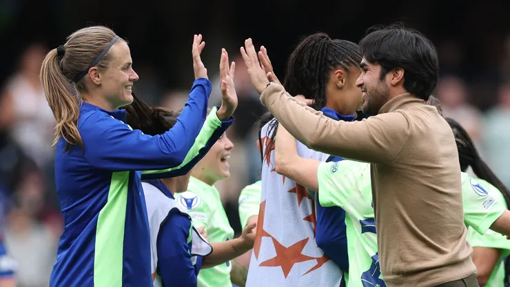 Irene Paredes ao lado do técnico Pere Romeu. (Foto: Warren Little/Getty Images)