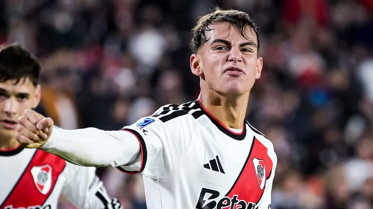 Joaquin Freitas do River Plate comemora após marcar o segundo gol do time durante uma partida do Torneo Clausura Mercado Libre 2026 entre River Plate e Velez Sarsfield no Estadio Más Monumental Antonio Vespucio Liberti em 23 de agosto de 2026 em Buenos Aires, Argentina. (Foto de Marcelo Endelli/Getty Images)