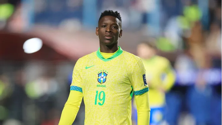 EL ALTO, BOLIVIA - SEPTEMBER 09: Luiz Henrique of Brazil looks on during the South American FIFA World Cup 2026 Qualifier match between Bolivia and Brazil at Estadio Municipal de El Alto on September 09, 2025 in El Alto, Bolivia. (Photo by Buda Mendes/Getty Images)