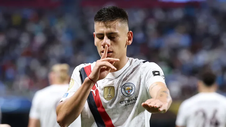 Claudio Echeverri pelo Manchester City. (Foto: Alex Grimm/Getty Images)