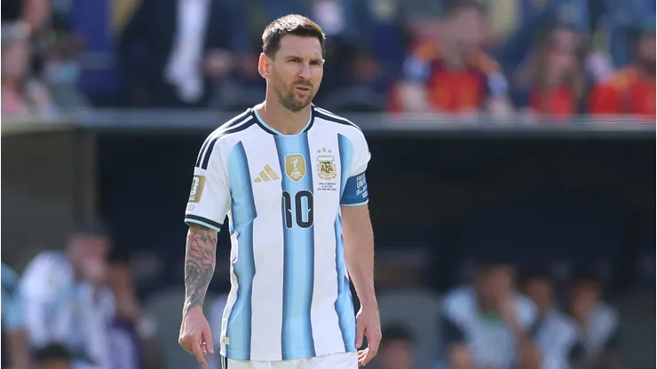 Messi anuncia aposentadoria da Argentina.