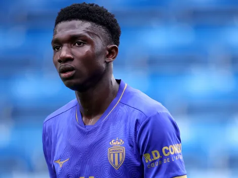 Chelsea avança por Lamine Camara no deadline day