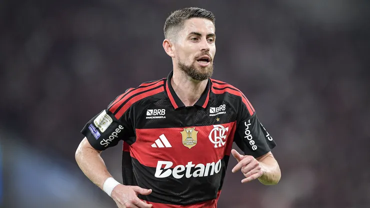 Jorginho jogador do Flamengo durante partida contra o Palmeiras no estádio Maracanã pelo campeonato Brasileiro A 2026. Foto: Thiago Ribeiro/AGIF