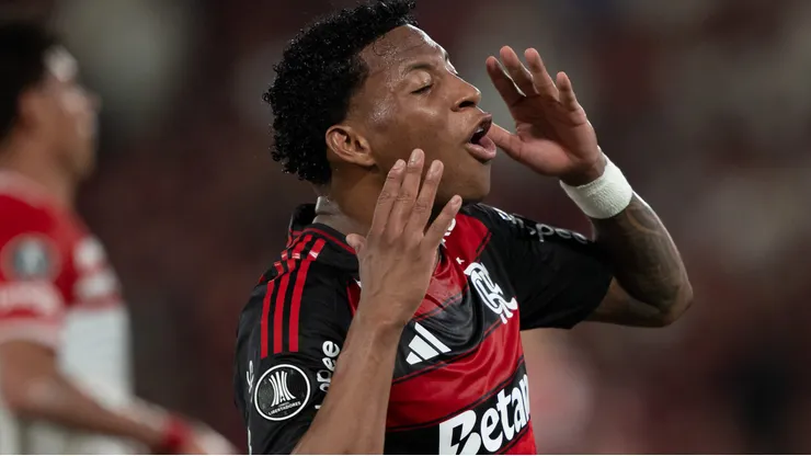 RJ - RIO DE JANEIRO - 18/09/2025 - COPA LIBERTADORES 2025, FLAMENGO X ESTUDIANTES - Plata jogador do Flamengo lamenta durante partida contra o Estudiantes no estadio Maracana pelo campeonato Copa Libertadores 2025. Foto: Jorge Rodrigues/AGIF