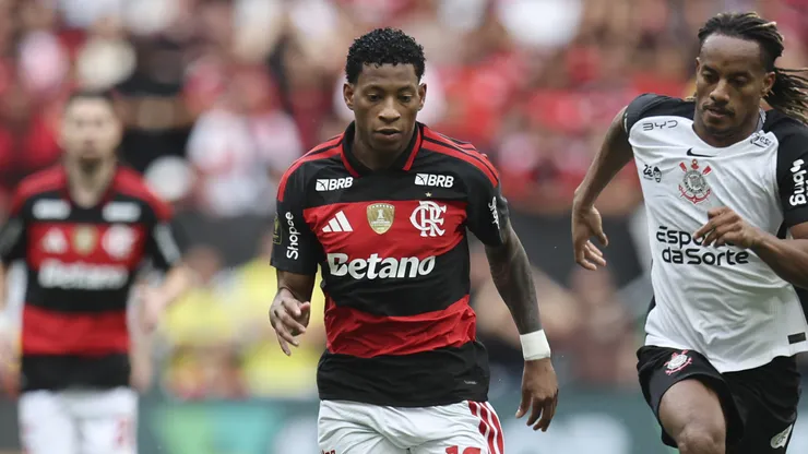 Gonzalo Plata em jogo do Flamengo. (Foto: Mateus Bonomi/AGIF)