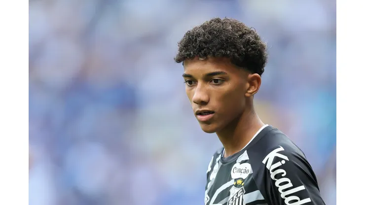 Robinho Jr. jogador do Santos durante aquecimento antes da partida contra o Cruzeiro no estadio Mineirao pelo campeonato Brasileiro A 2026.