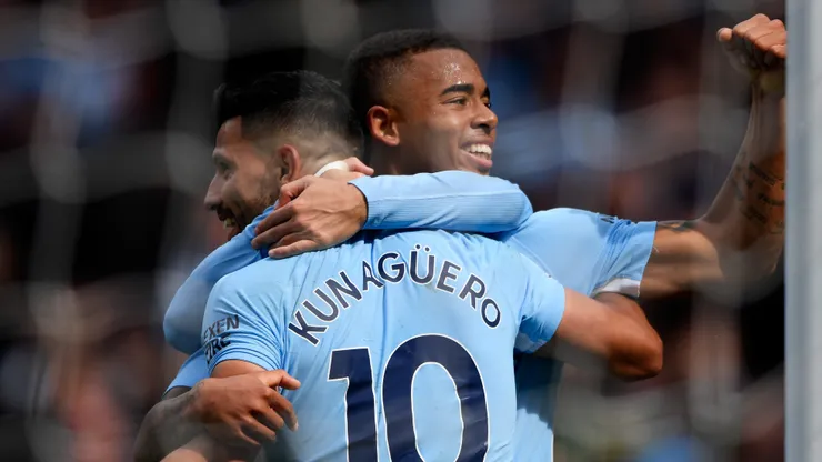 MANCHESTER, ENGLAND - SEPTEMBER 09: Gabriel Jesus of Manchester City celebrates scoring his sides third goal with Sergio Aguero of Manchester City during the Premier League match between Manchester City and Liverpool at Etihad Stadium on September 9, 2017 in Manchester, England. (Photo by Stu Forster/Getty Images)