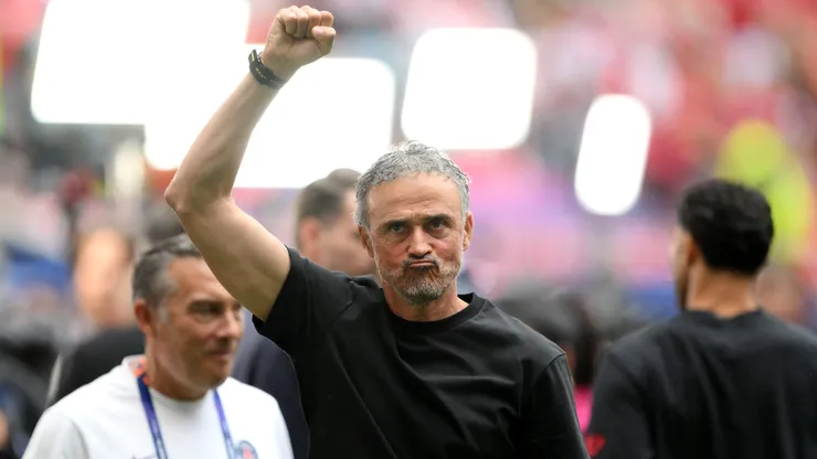 BUDAPEST, HUNGARY - MAY 30: Luis Enrique, Head Coach of Paris Saint-Germain, acknowledges the fans prior to the UEFA Champions League Final 2026 match between Paris Saint-Germain and Arsenal FC at Puskas Arena on May 30, 2026 in Budapest, Hungary. (Photo by David Ramos/Getty Images)
