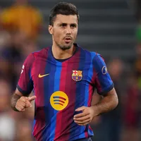 Rodri acirra disputa no meio-campo do Barcelona e gera dilema para Flick