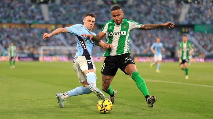 Ferran Jutgla of Celta Vigo and Natan of Real Betis battle for possession during the LaLiga EA Sports match between Real Betis Balompie and RC Celta de Vigo at Estadio La Cartuja on March 15, 2026 in Seville, Spain.