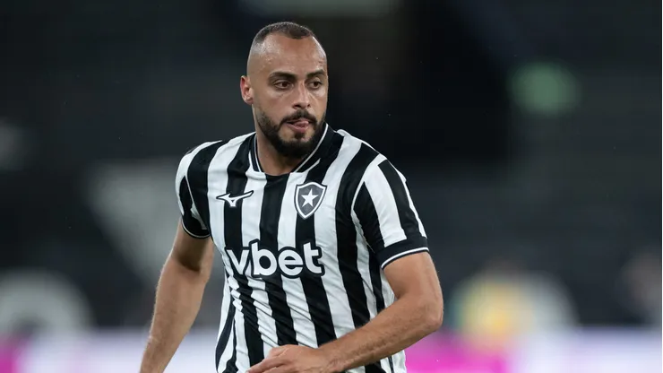 Arthur Cabral recebeu uma proposta do Tigres-MEX.