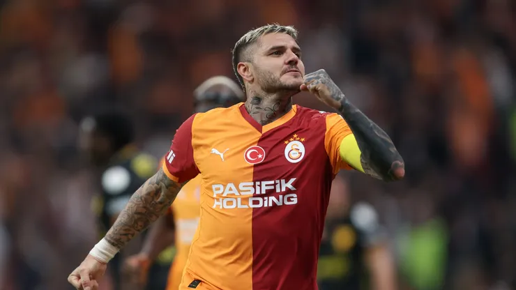 Mauro Icardi, do Galatasaray, comemora após marcar o terceiro gol de sua equipe durante a partida da Trendyol Süper Lig entre Galatasaray SK e Göztepe SK no Estádio Rams Park, em 26 de outubro de 2025, em Istambul, Turquia. (Foto de Ahmad Mora/Getty Images)