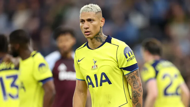 Richarlison, do Tottenham Hotspur, durante a partida da Premier League entre Aston Villa e Tottenham Hotspur no Villa Park, em 3 de maio de 2026, em Birmingham, Inglaterra. (Foto de Michael Steele/Getty Images)
