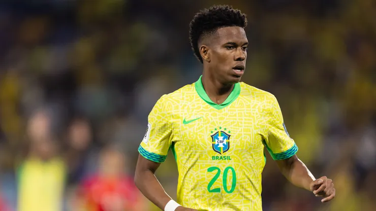 Estevao Willian of Brazil looks on during the match between Brazil and Chile as part of the South American FIFA World Cup 2026 Qualifier at Maracana Stadium on September 04, 2025 in Rio de Janeiro, Brazil.