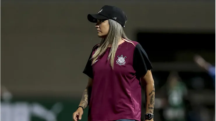 Emily Lima técnico do Corinthians durante partida contra o Palmeiras. Foto: Marco Miatelo/AGIF