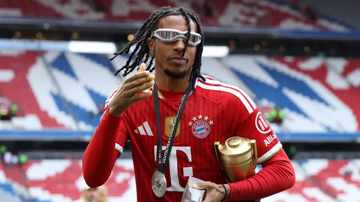 MUNICH, GERMANY - MAY 16: Michael Olise of FC Bayern Munich celebrates with the Bundesliga Player of the Season award after the Bundesliga match between FC Bayern München and 1. FC Köln at Allianz Arena on May 16, 2026 in Munich, Germany. (Photo by Alexander Hassenstein/Getty Images)