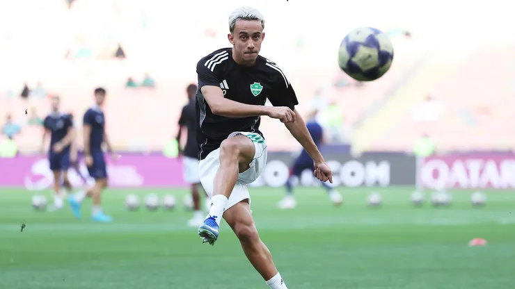JEDDAH, SAUDI ARABIA - APRIL 17: Matheus Gonçalves of Al Ahli warms up prior to the AFC Champions League Quarter Final match between Al Ahli and Johor Darul Ta'zim at King Abdullah Sports City on April 17, 2026 in Jeddah, Saudi Arabia. (Photo by Abdullah Ahmed/Getty Images)
