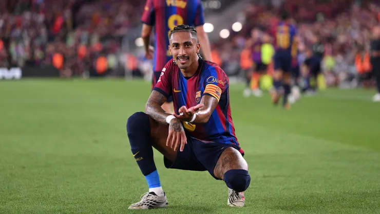 Raphinha, do Barcelona, ​​comemora o quarto gol de sua equipe durante a partida da LaLiga EA Sports 2026/27 entre FC Barcelona e Rayo Vallecano de Madrid no Spotify Camp Nou, em 31 de agosto de 2026, em Barcelona, ​​Espanha. (Foto de David Ramos/Getty Images)