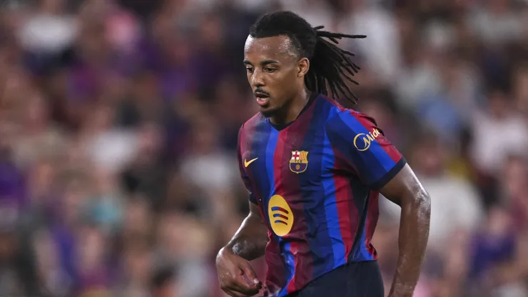 Jules Koundé durante a partida da LaLiga entre Barcelona e Rayo Vallecano de Madrid no Spotify Camp Nou. (Photo by David Ramos/Getty Images)