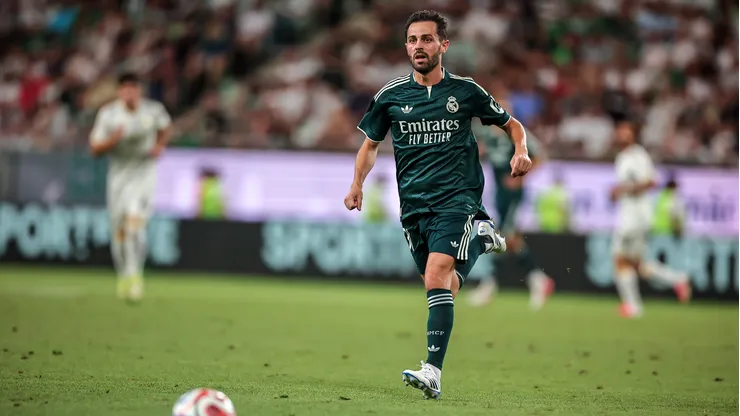 BUDAPEST, HUNGARY - AUGUST 8: Bernardo Silva of Real Madrid controls the ball during the pre-season football at Groupama Arena on August 8, 2026 in Budapest, Hungary. (Photo by David Balogh/Getty Images)