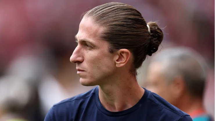 LIVERPOOL, ENGLAND - AUGUST 09: (THE SUN OUT, THE SUN ON SUNDAY OUT) Filipe Luis, Head Coach of AS Monaco, looks on during the pre-season friendly match between Liverpool FC and AS Monaco at Anfield on August 09, 2026 in Liverpool, England. (Photo by Naomi Baker/Getty Images)