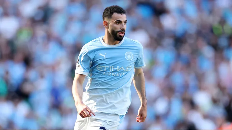 Rayan Ait-Nouri, do Manchester City, durante a partida da Premier League entre Manchester City e Aston Villa. (Photo by Dan Mullan/Getty Images)