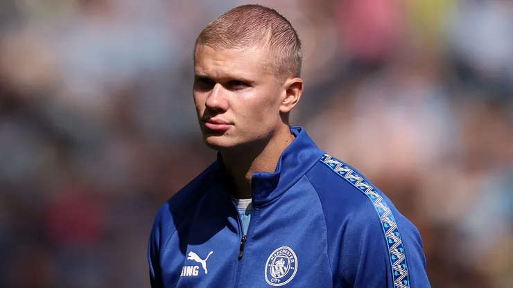 MANCHESTER, ENGLAND - AUGUST 23: Erling Haaland of Manchester City looks on as he lines up prior to the Premier League 2026/27 match between Manchester City and AFC Bournemouth at Etihad Stadium on August 23, 2026 in Manchester, England. (Photo by Naomi Baker/Getty Images)